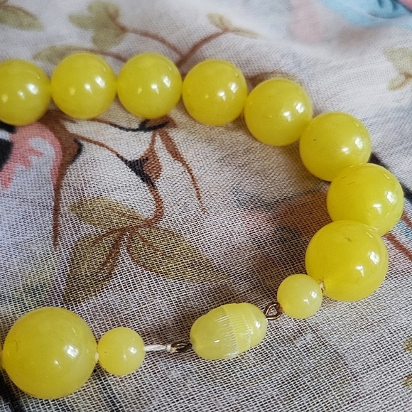 Lemoncello Lemonade Lemon Yellow Faceted Vintage Round Lucite Bead  Necklace EUC - Picture 3 of 8